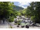 温泉が川となって流れている西の河原公園