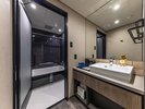 【ファミリー和洋室】バス・洗面所・トイレがそれぞれ独立しております。