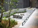 【通り庭】レセプション棟とゲスト棟をつなぐ通り庭は、大阪の”筋”をイメージしています。