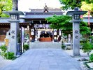 博多の総鎮守として親しまれる歴史ある神社。ホテルから徒歩約15分の好立地。
