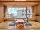 和室12.5畳角部屋(広さアメニティは同様、眺望海が少し見える)