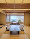 和室12.5畳角部屋(広さアメニティは同様、眺望海が少し見える)