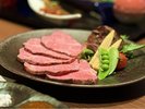 地元精肉店特製ローストビーフを真珠塩と料理長特製ソースで
