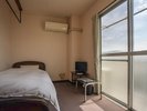 ゆっくりとお休みいただけるコンパクトで使いやすい洋室シングルタイプのお部屋です。