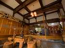 築200年の歴史を誇る隣接の母屋。