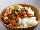 朝食には大粒のおんせん納豆♪おんせんのミネラルたっぷりで健康促進★