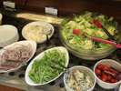 朝食:サラダバイキングで健康的に野菜を摂りましょう