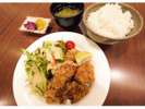 夕食一例(一品メニューにごはんセットで、オリジナル定食をどうぞ)