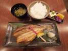夕食一例(一品メニューにごはんセットで、オリジナル定食をどうぞ)