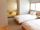 さくらHouse Suite〜ベッドルームから和室をのぞむ(お部屋によって間取りが異なります)