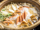 【庄内もっけバイキング】郷土鍋や、海鮮鍋など季節に合わせた名物料理が揃います。