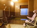 貸し切りのお風呂にはシャワーキャリーを取り付けることが可能。