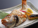 日本海の高級魚「のどぐろ」を焼きでいただけます。焼きの場合は香ばしさが特徴です