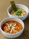 【夜鳴きそば】醤油ラーメンとトマトラーメンを無料でご用意しております。