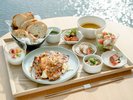 水辺で味わう東海の朝ごはん