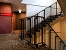 【館内階段】当館はエレベーターがなく階段が多い造りとなっております。