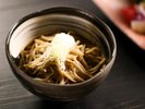 ミニ懐石コース お凌ぎの蕎麦は館主が打つ手打ちの信州そばです