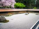 日本屈指の名勝「龍安寺の庭園」