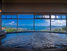 抜群の眺望!昼は青い空と海、夜は南城市の夜景と星空を楽しめます