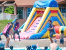 【夏季限定営業レジャープール】スタッフと水をかけ合う大人気「スプラッシュパーティー」開催!