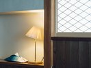【客室】手作りのランプシェードの灯りが、温もりある空間を演出しています