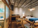 【スタンダードルーム 三角】建物の2階にあり、広さは約24平米。定員は2名様のお部屋