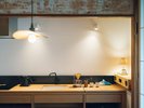 【スタンダードルーム 丸】IHコンロを完備したキッチン。キッチン道具の貸し出しも可能です