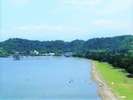 【当宿からの景観】すぐ隣の松原水泳場 夏場は湖水浴で賑わいます♪