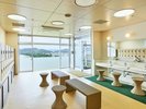 【展望大浴場】広々とした脱衣所