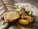 【土地の恵み会席】秋(2026年9月〜11月)焼物 白身魚朴葉焼