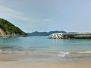 波板海水浴場。こじんまりとしていますが、海も砂浜もきれいな一番近い海水浴場です。お車20分