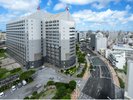 最上階15Fからは那覇の街と遠くに海が見えます