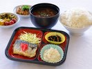 ●日替わり朝食:800円<朝食付き>プランのメニューとなります。おかずは日替わりですよ♪