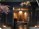 正面玄関 夜