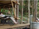 ウッドデッキの下には一人用の露天風呂が新しく設置されました。