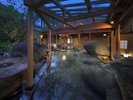 【1階 庭園大露天風呂・さくらの湯】東北地方随一の広さを誇る庭園露天風呂