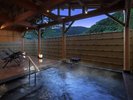 【1階 庭園大露天風呂・里の湯】至福のひとときをお過ごしください。
