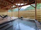 【1階 庭園大露天風呂・里の湯】至福のひとときをお過ごしください。