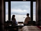 諏訪湖を眺めながらゆっくりと過ごす客室
