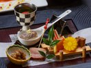 【夕食】前菜一例 海の幸と山の幸に恵まれた修善寺ならではの旬の素材を使った趣肴会席