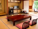 【本館/梅の間】居間8畳+寝室6畳(2〜4名定員)※2階階段