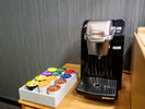 ◇ビジネスルーム/特別室◇デスク周りA「KEURIG」のコーヒーマシン設置。