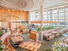 「カフェ・イン・ザ・パーク」日差しが降り注ぐ明るい店内でお楽しみください。