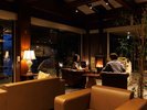 冬期は薪ストーブの炎を眺めながら特別なひとときを。