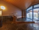 滝の湯源泉と三室源泉を使用した、源泉かけ流し温泉です。