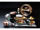 美味贅沢膳:土佐の旬の食材を贅沢に食す 鰹の藁焼たたき・ゆすはら牛付き
