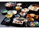 和食膳:繊細な和食の美。そんな細やかな気配りを伝える。