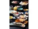 和食膳:繊細な和食の美。そんな細やかな気配りを伝える。