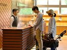 わんちゃんが一緒でも館内でチェックインをしていただけます