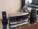 一部客室にスピーカーをご用意しております。